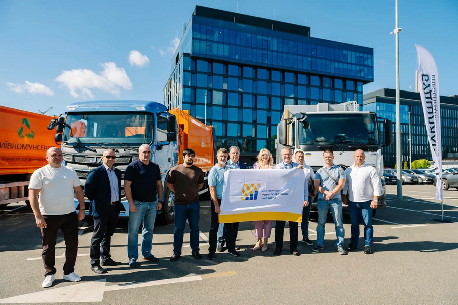 Українська спецтехніка для чистих міст: ФРУ зібрала виробників і споживачів за одним столом